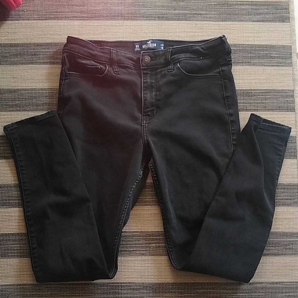 Hollister black skinny jeans.